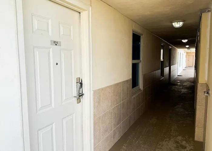Walk To Beach: Getaway W/ Pool Access! *