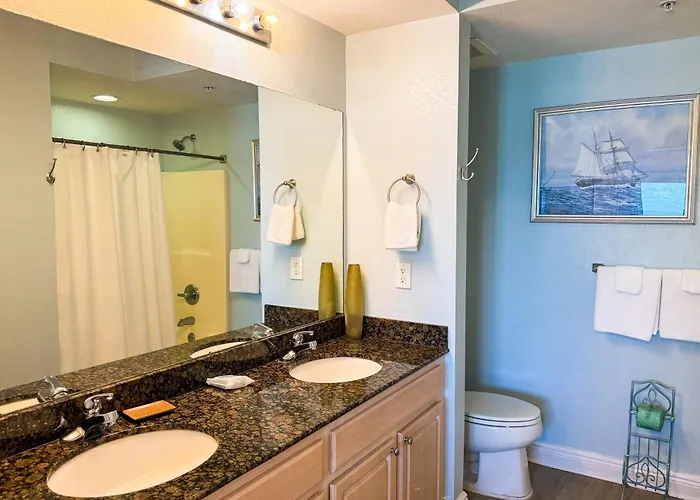 Holiday home Walk To Beach: Getaway W/ Pool Access!