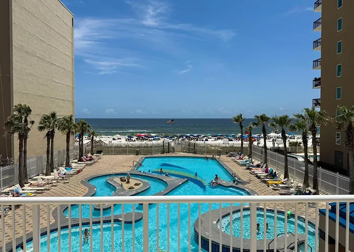 Walk To Beach: Getaway W/ Pool Access! *