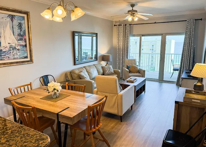 Walk To Beach: Getaway W/ Pool Access! Holiday home *