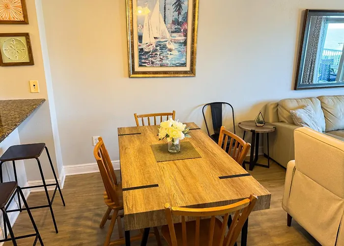 Walk To Beach: Getaway W/ Pool Access! * Gulf Shores