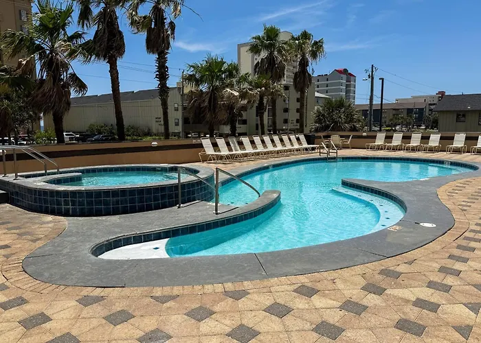 Holiday home Walk To Beach: Getaway W/ Pool Access! *