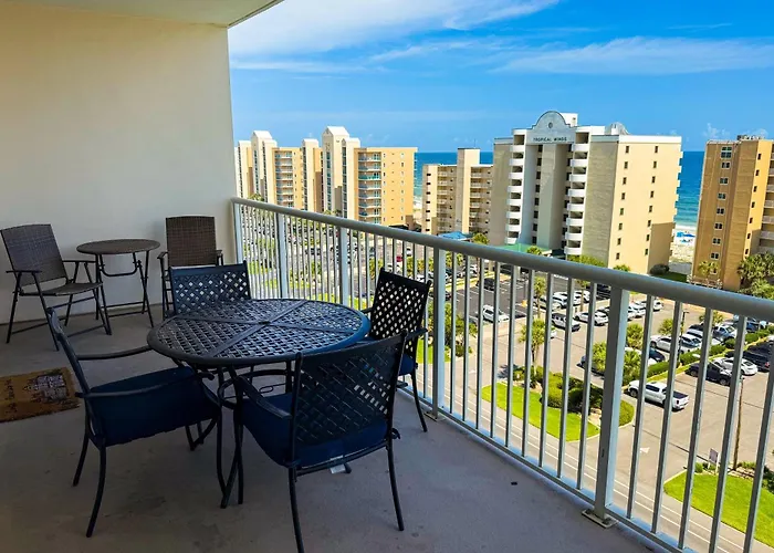Walk To Beach: Getaway W/ Pool Access! Holiday home